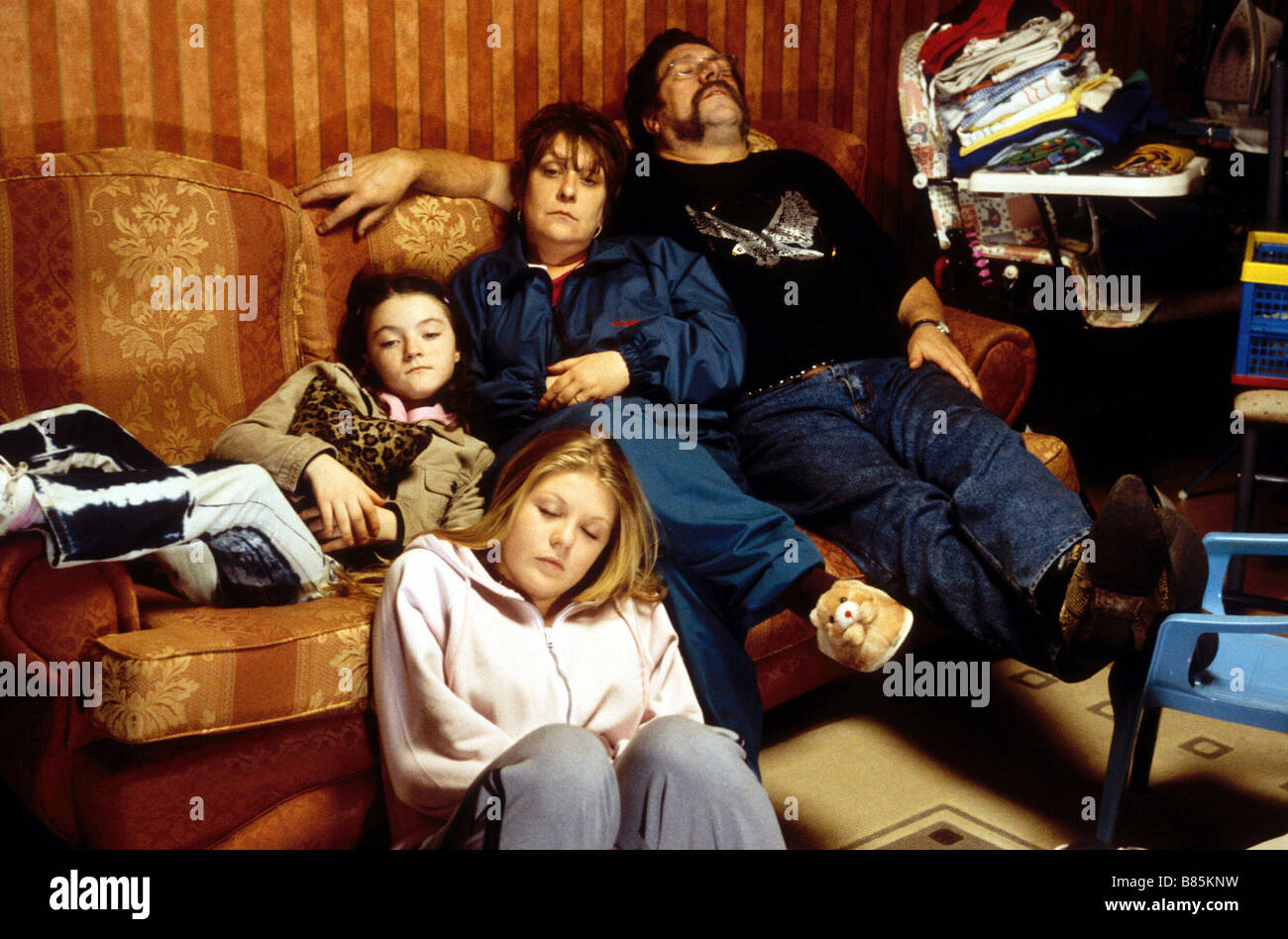 Once Upon a Time in the Midlands Year : 2002  UK Kelly Thresher, Finn Atkins, Kathy Burke, Ricky Tomlinson  Director: Shane Meadows Stock Photo