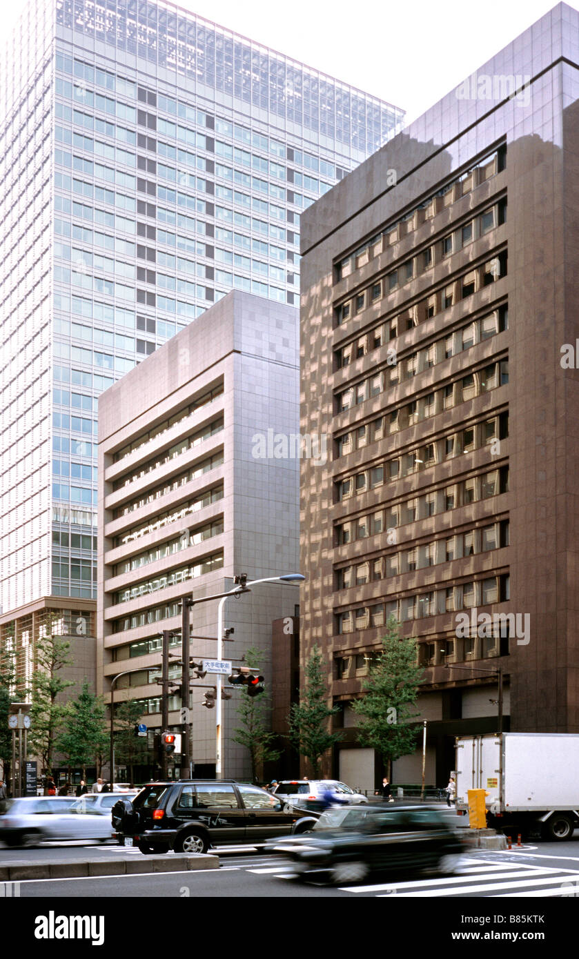 Nov 20, 2004 - Mitsubishi, Sumitomo and UFJ Trust Banking Corp (back to front) in Tokyo's financial district Marunouchi. Stock Photo
