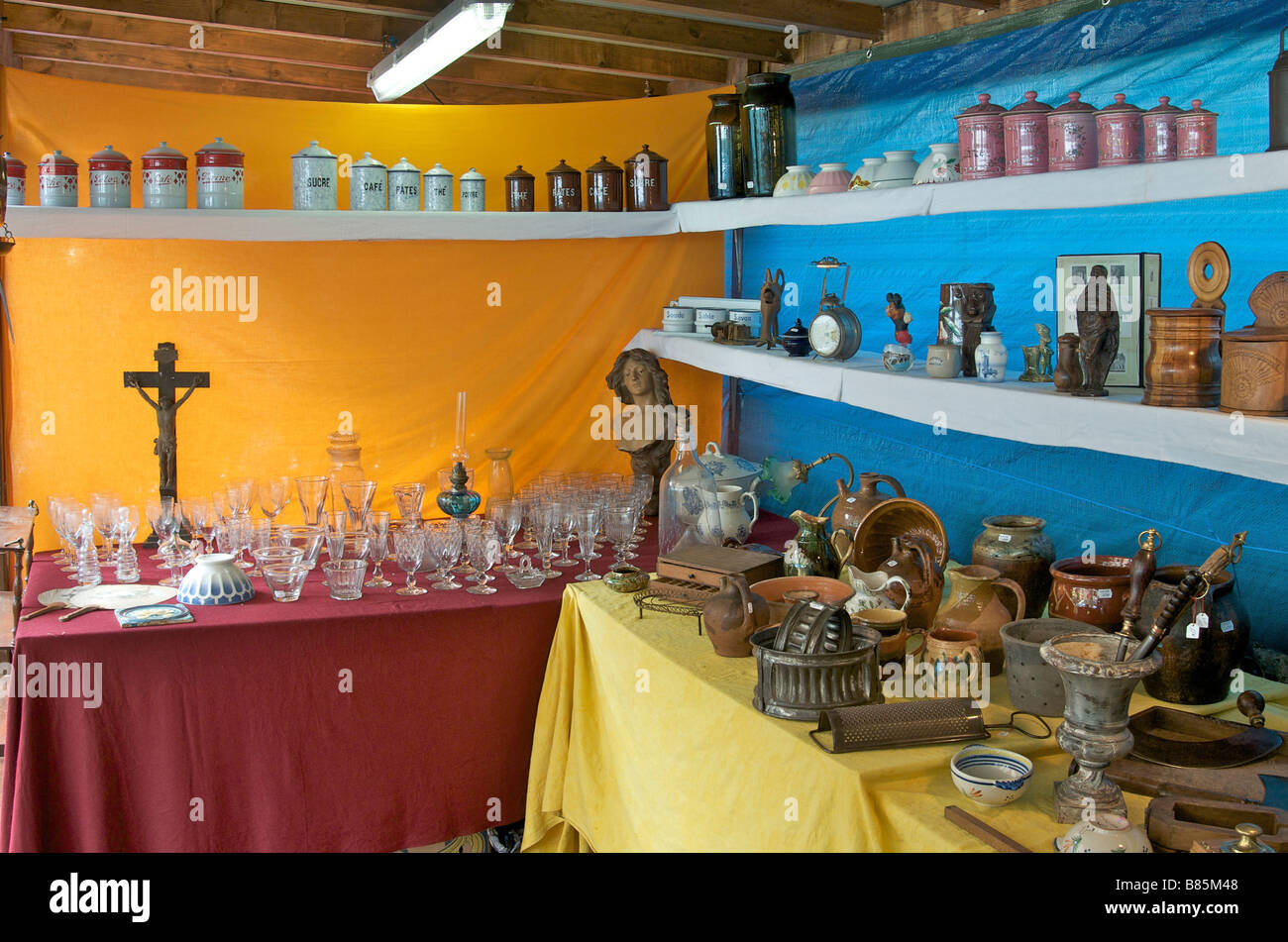 Second hand frames hires stock photography and images Alamy