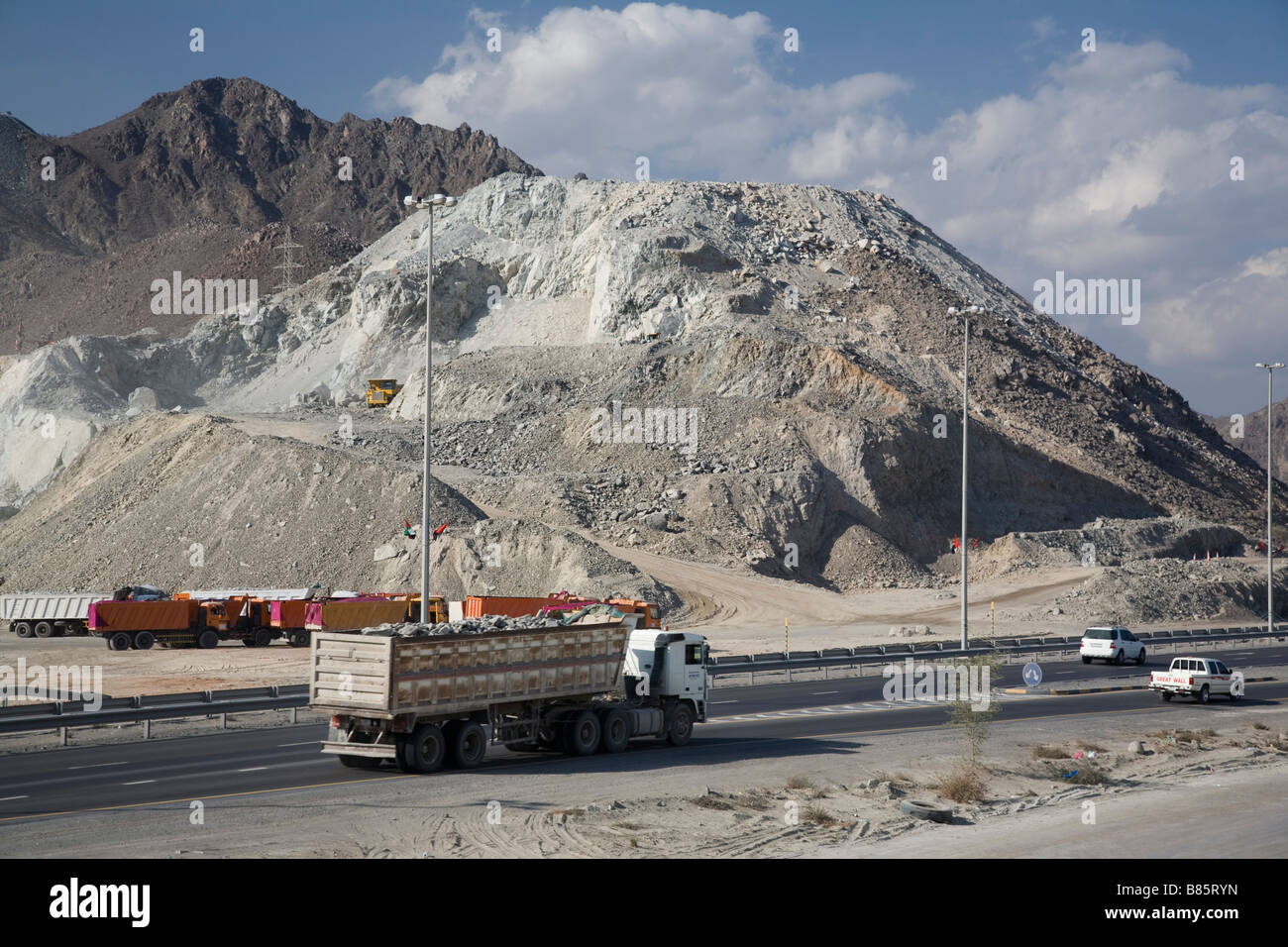 Fujairah mountains highway traffic uae Stock Photo