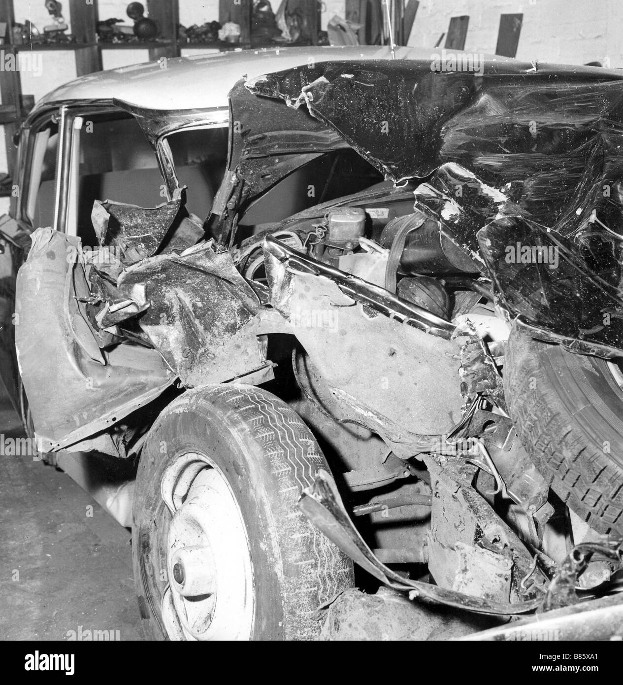 Piaf, her car after the accident, September 1958 Stock Photo