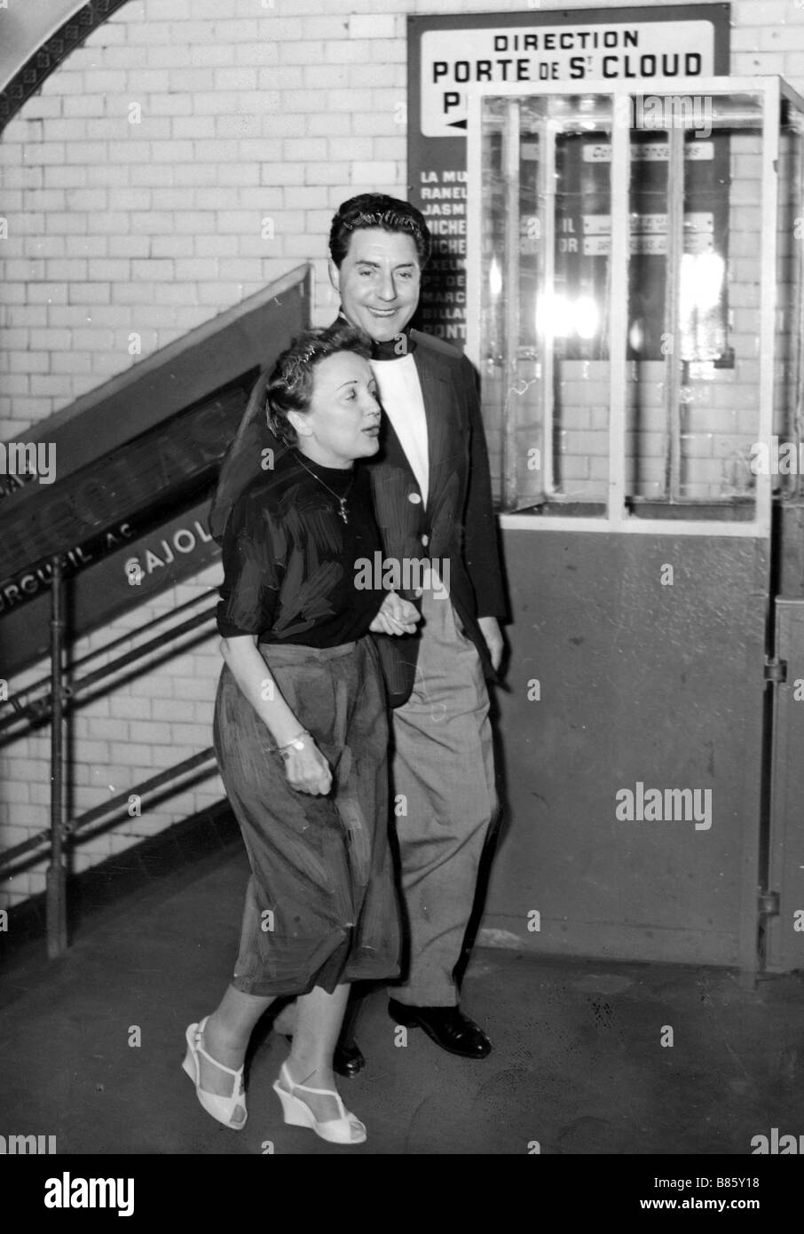 Piaf and Jacques Pills in the subway, May 1956 Stock Photo