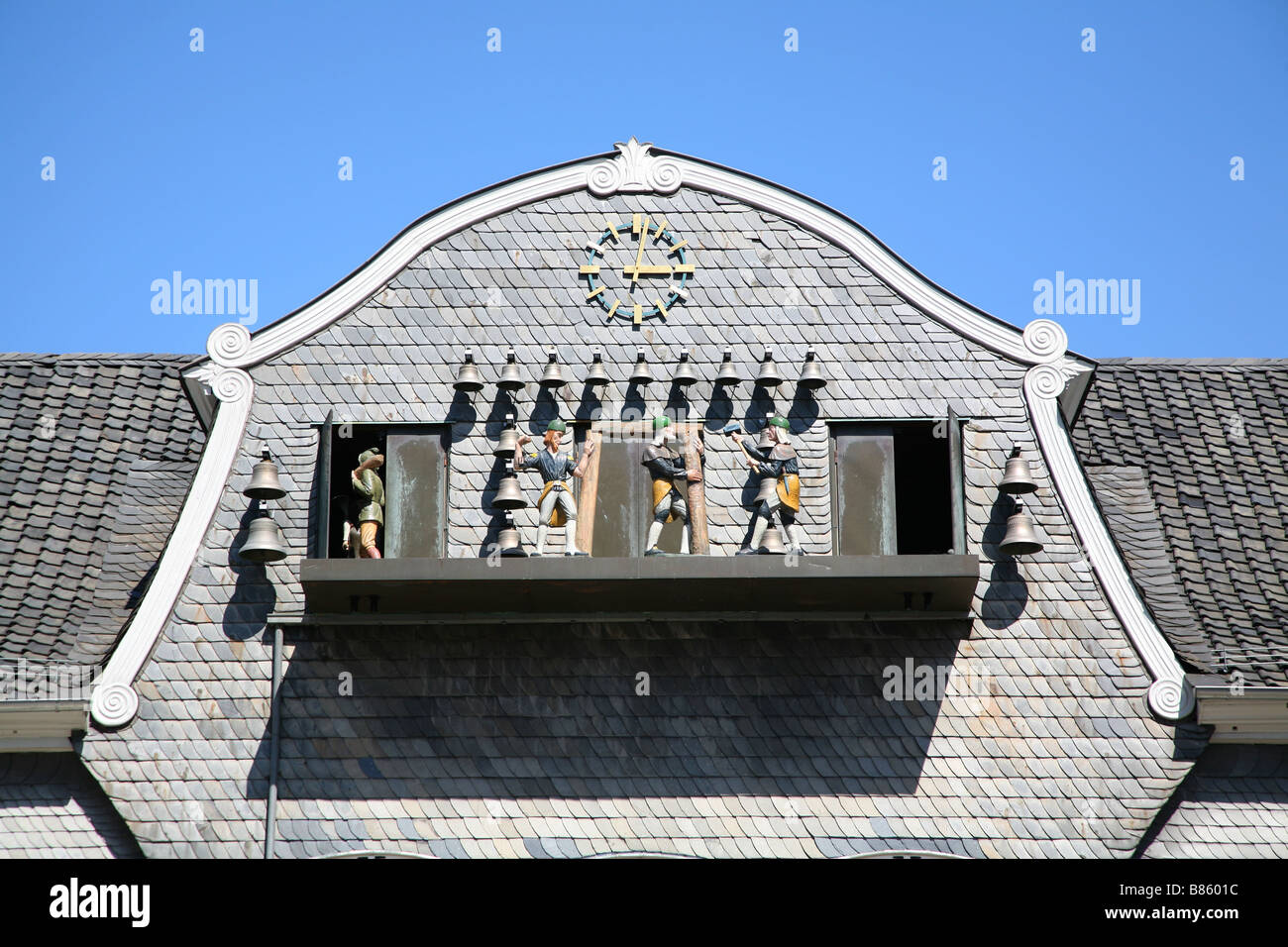 Goslar Marktplatz Marketplace Kaemmerei Kaiserringhaus Glockenspiel Stock Photo Alamy