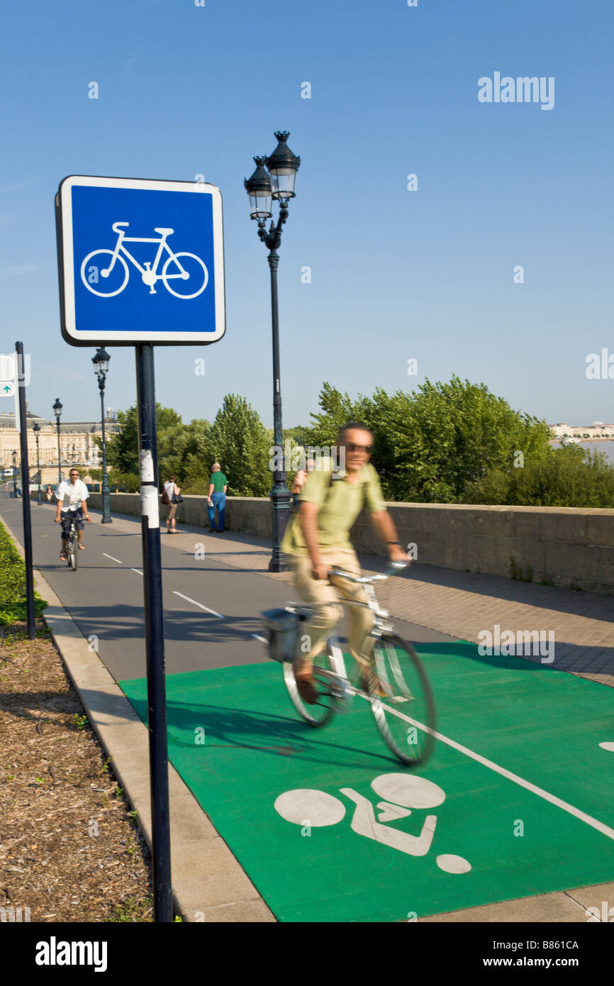 Man cycle path hi-res stock photography and images - Alamy