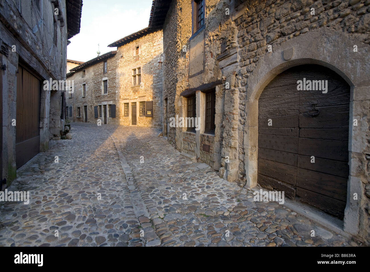 Perouges medieval walled city hi-res stock photography and images - Alamy