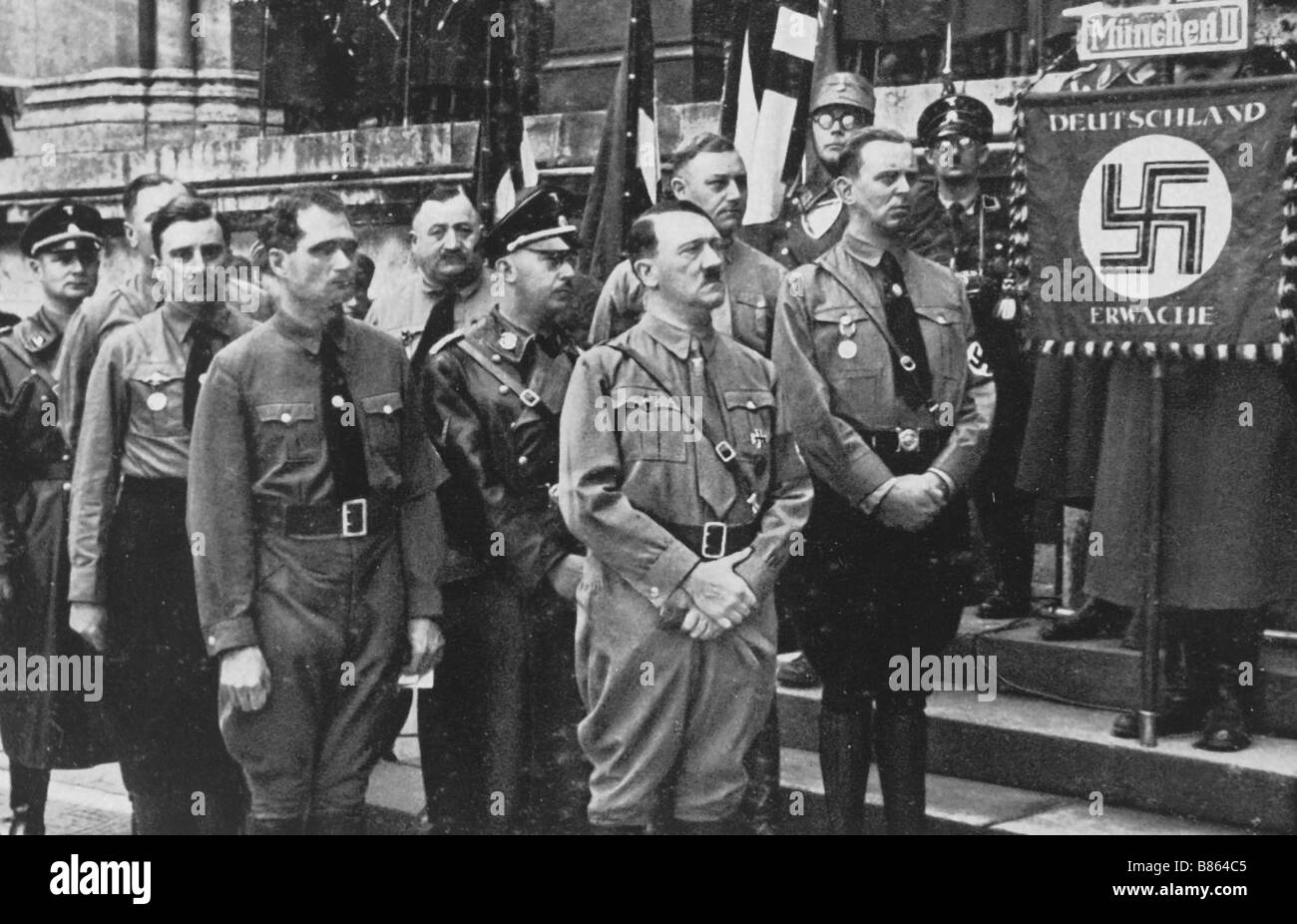 Hitler in front of the Feldherrnhalle, Munich (1934 Stock Photo - Alamy