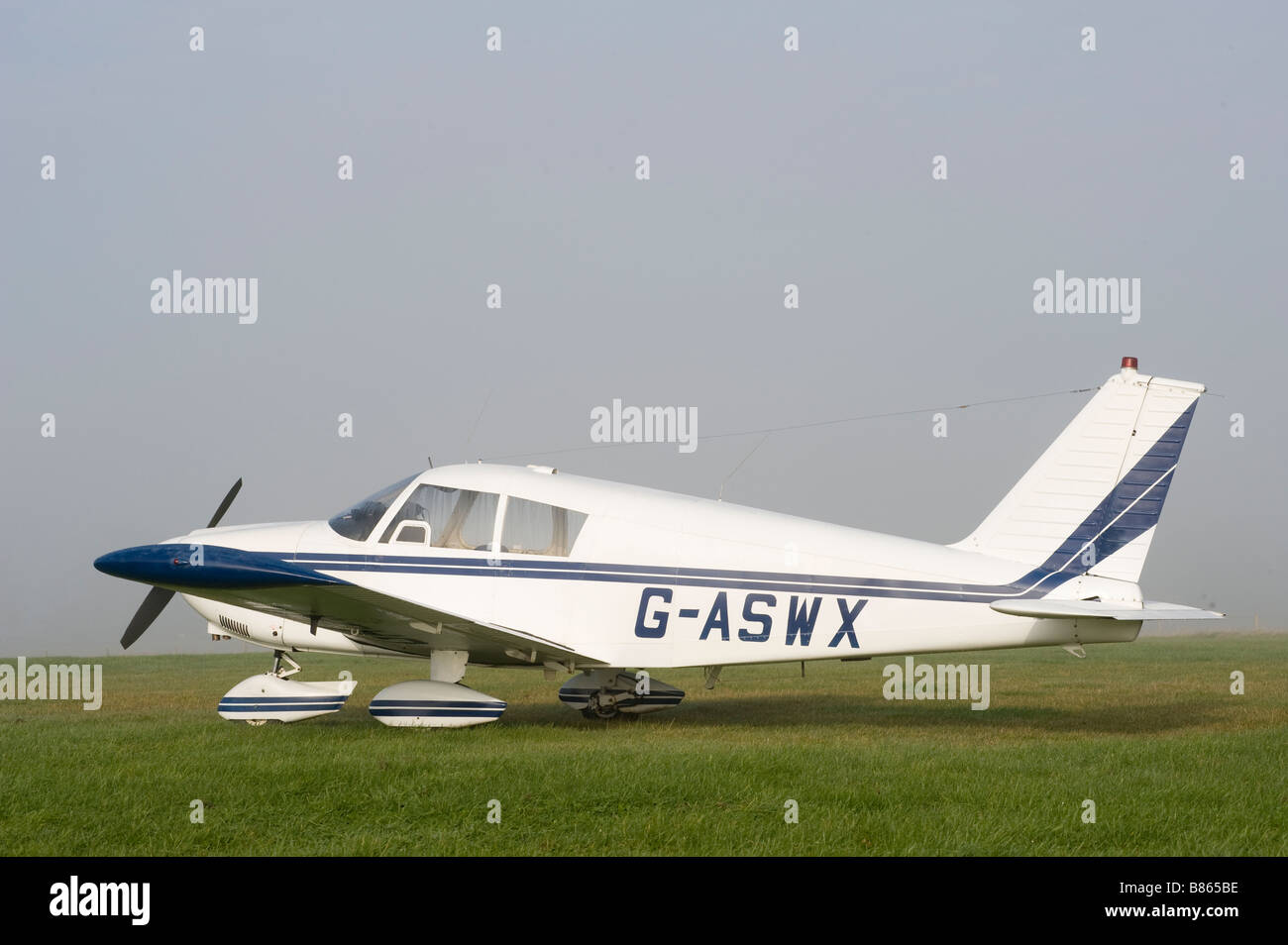 Piper PA 28 Cherokee 180 aeroplane Stock Photo - Alamy