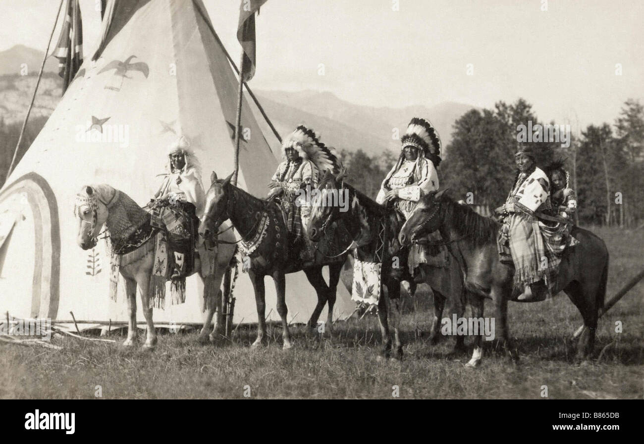 Indians on horseback hi-res stock photography and images - Alamy
