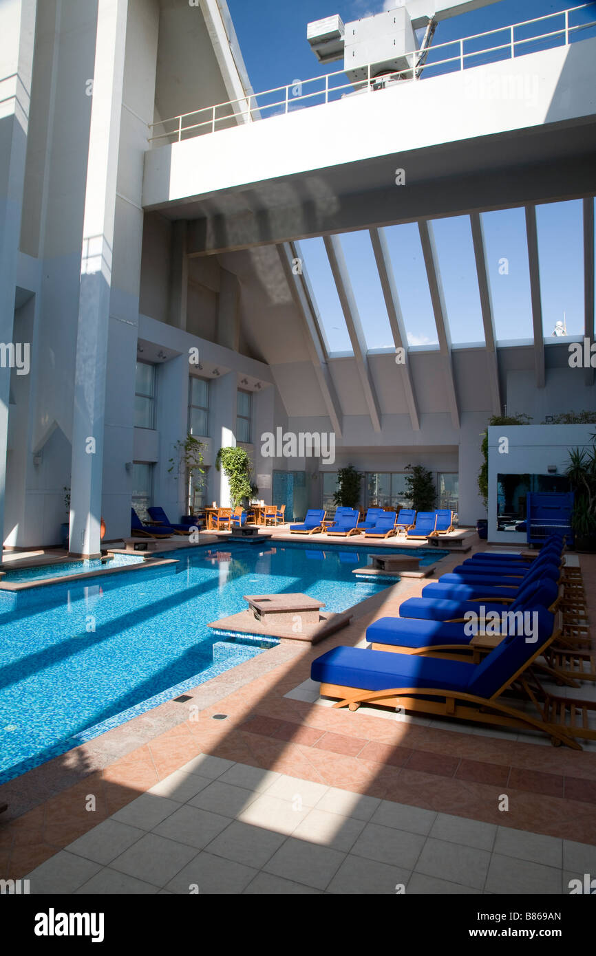 INDOOR / OUTDOOR  ROOF SWIMMING POOL DUSIT HOTEL UAE DUBAI Stock Photo