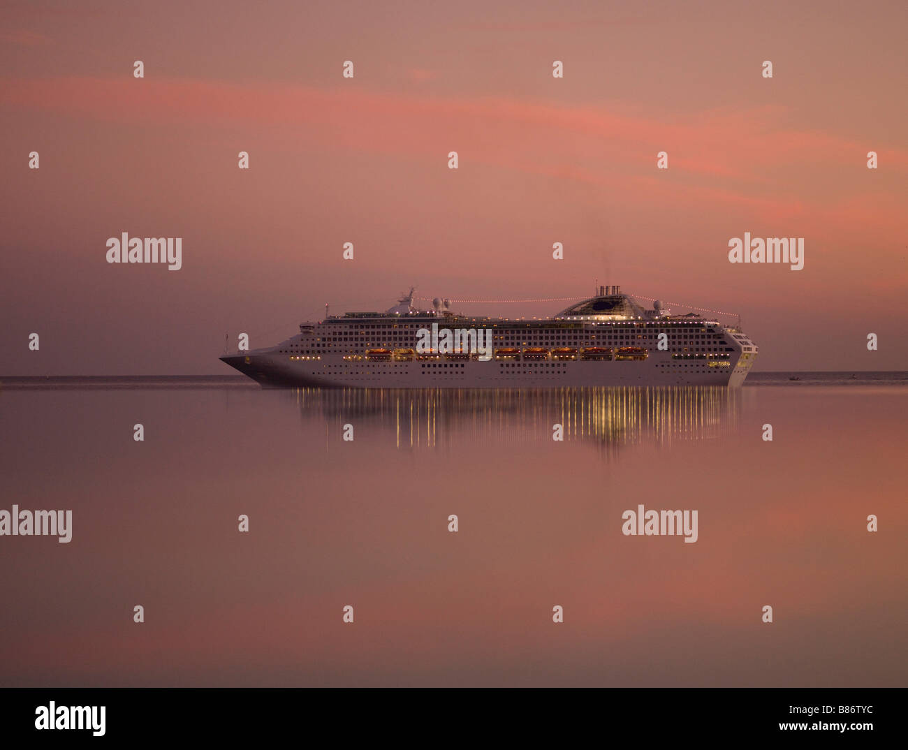 Design pics cruise ship hi-res stock photography and images - Alamy