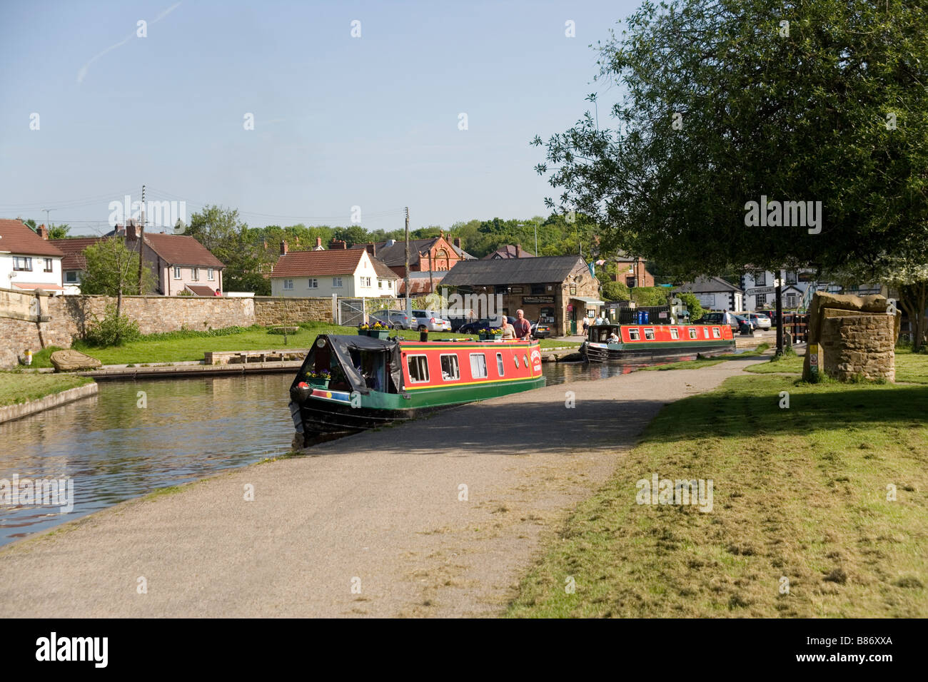 Langollen canal basin by the Pontcysyllte viaduct over the River Dee by Llangollen, built by Thomas Telford Stock Photo