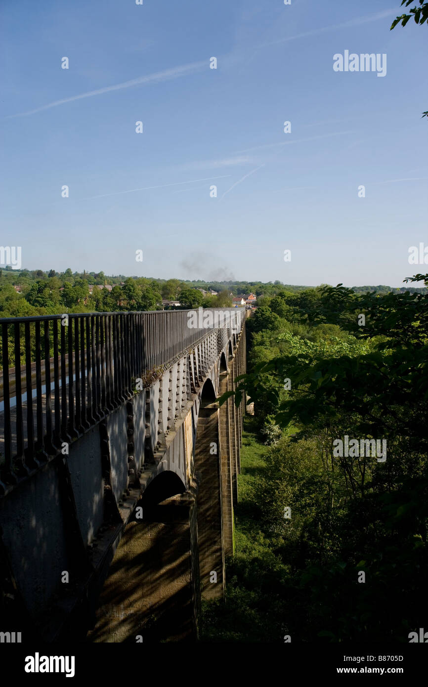 Pontcysyllte viaduct carrying the Langollen canal over the River Dee at Froncysyllte by Llangollen, built by Thomas Telford Stock Photo