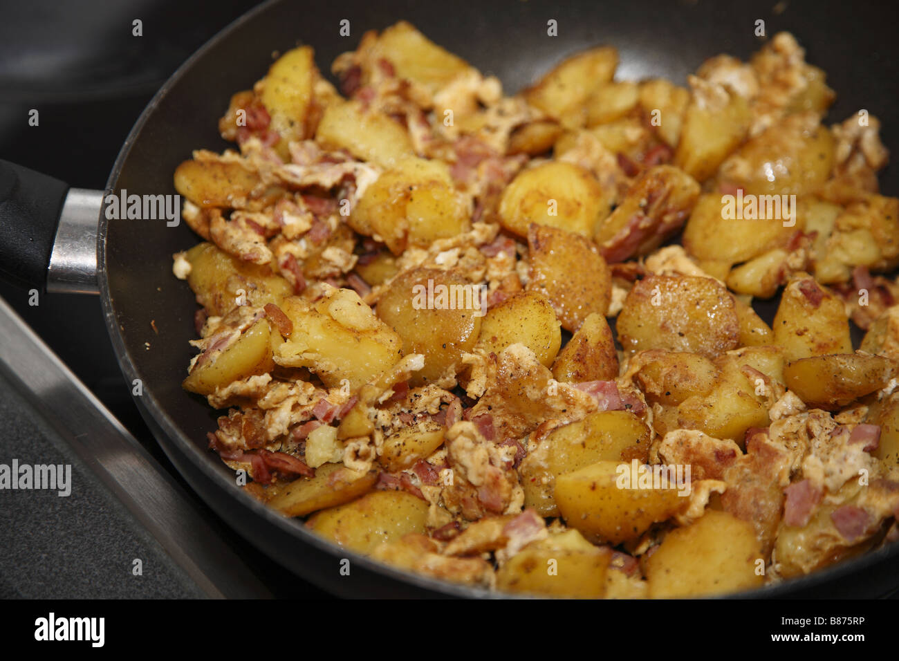 Bratkartoffeln Bauernfruehstueck Bacon And Potato Omlette Stock Photo