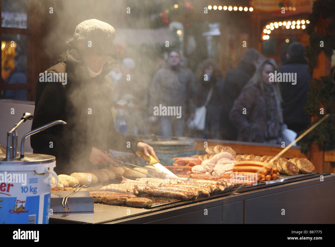 Berlin Rotes Rathaus Red Town Hall Weihnachtsmarkt Christmas Market Bratwurst Stand Fried Sausage Stock Photo