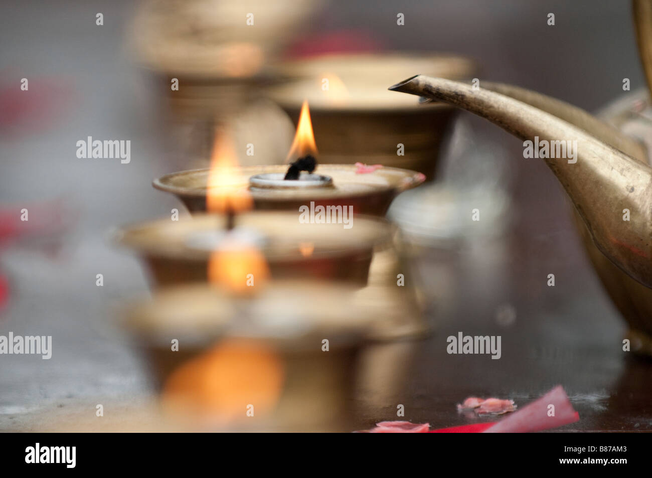 Brass oil lamps hires stock photography and images Alamy