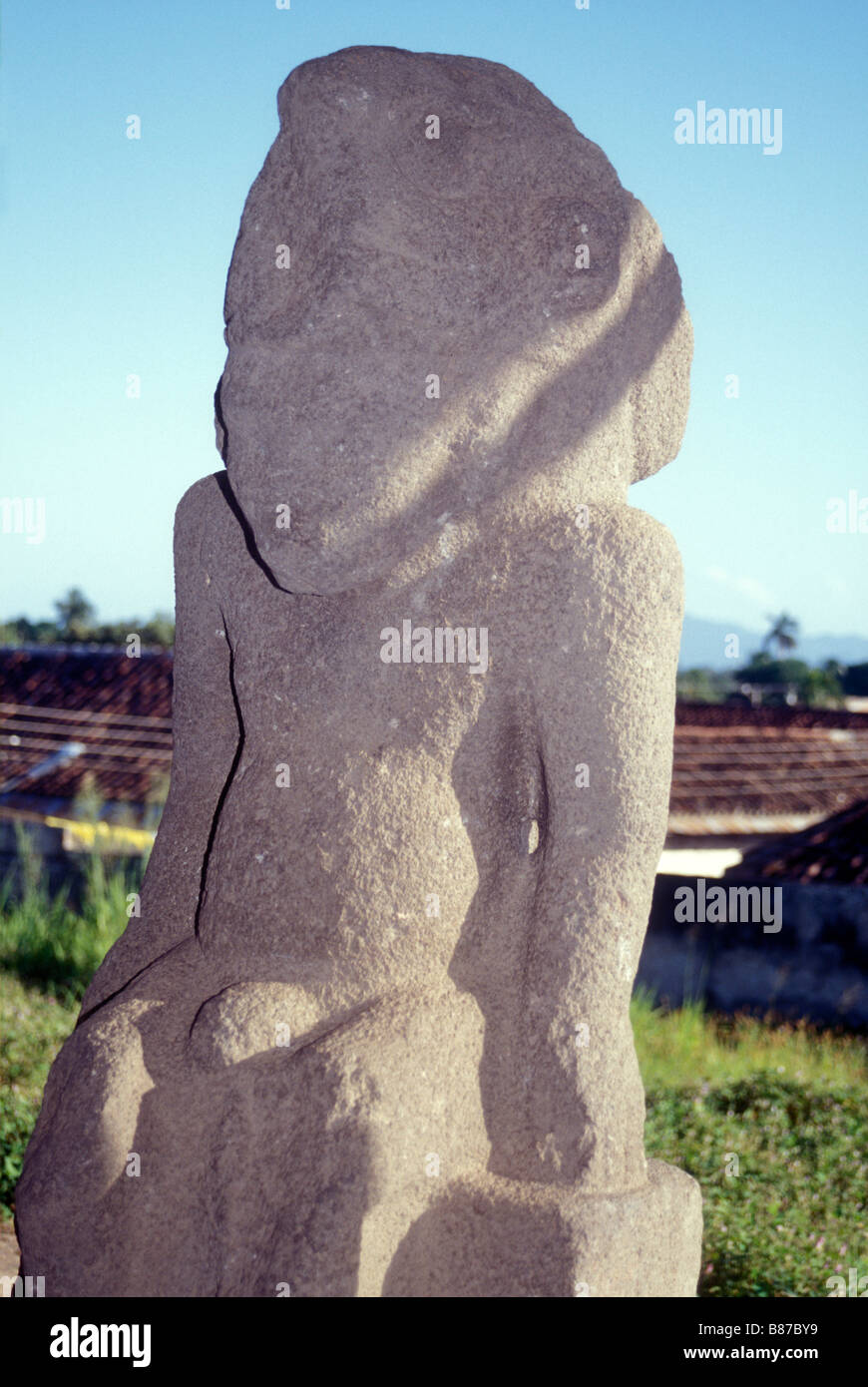 Pre-Columbian stone idol from Isla Zapatera on display in the Museo San Francisco Museum in Granada, Nicaragua Stock Photo