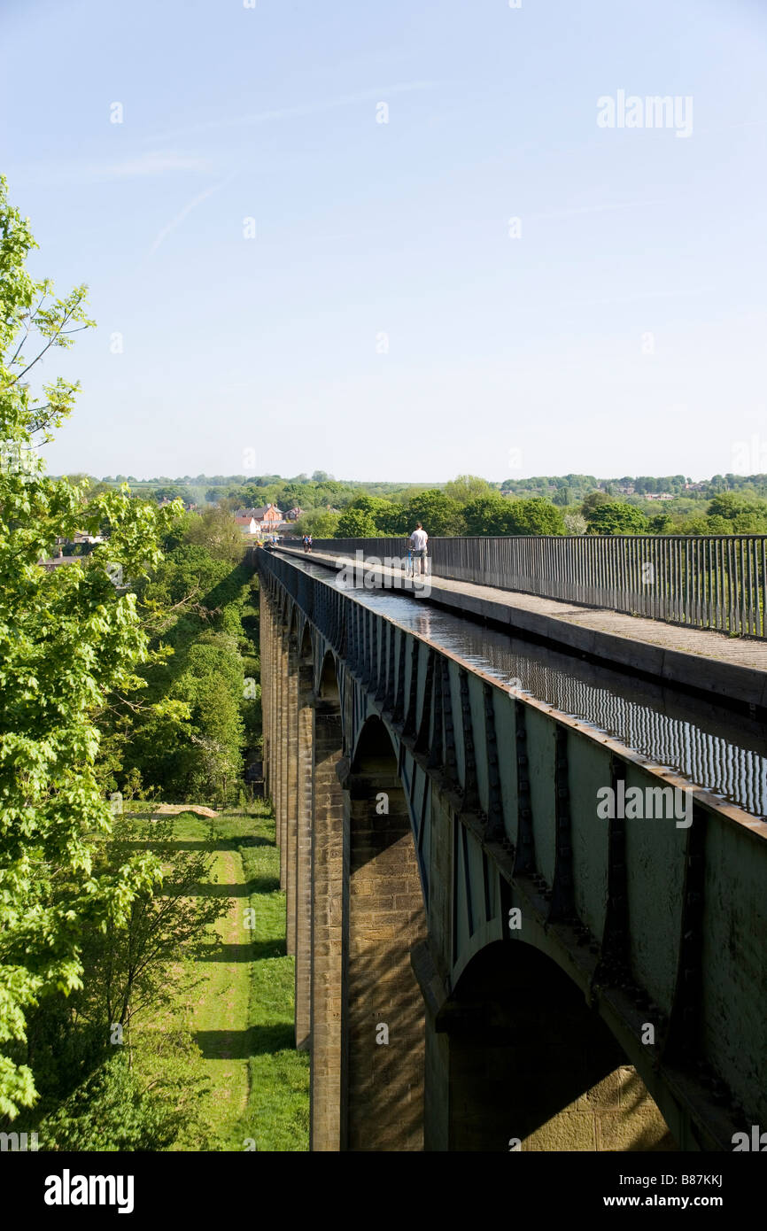 Pontcysyllte viaduct carrying the Langollen canal over the River Dee at Froncysyllte by Llangollen, built by Thomas Telford Stock Photo