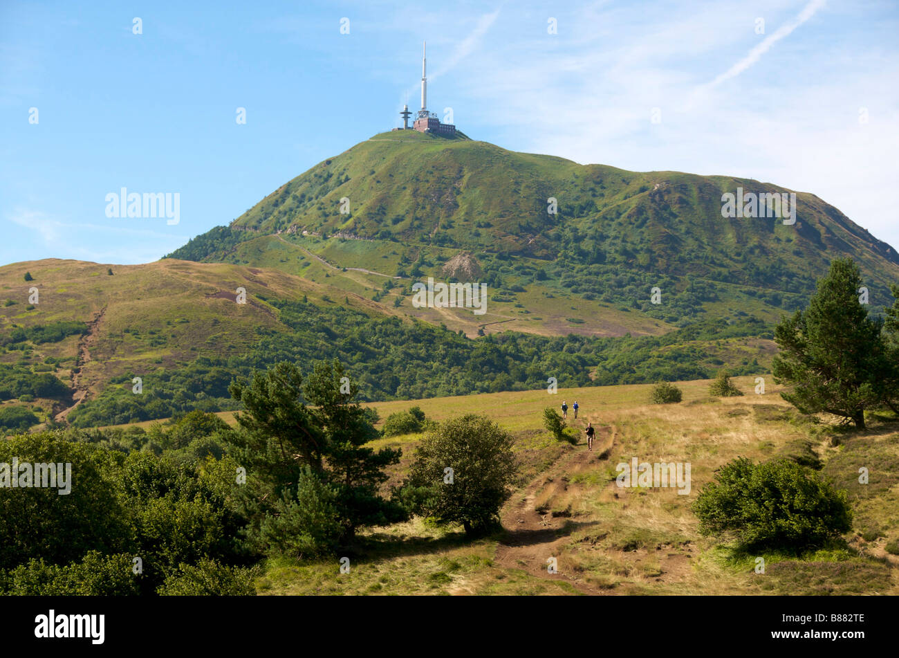 The Puy de Dome / Puy-de-Dome volcano in Parc des volcans d'Auvergne, Chaine des Puys, Auvergne, France Stock Photo