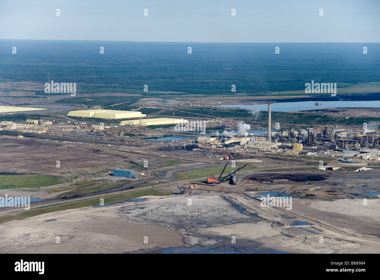 An aerial view of the Syncrude heavy oil upgrader facility in the Alberta tar sands north of Fort McMurray ,Alberta, Canada. Stock Photo
