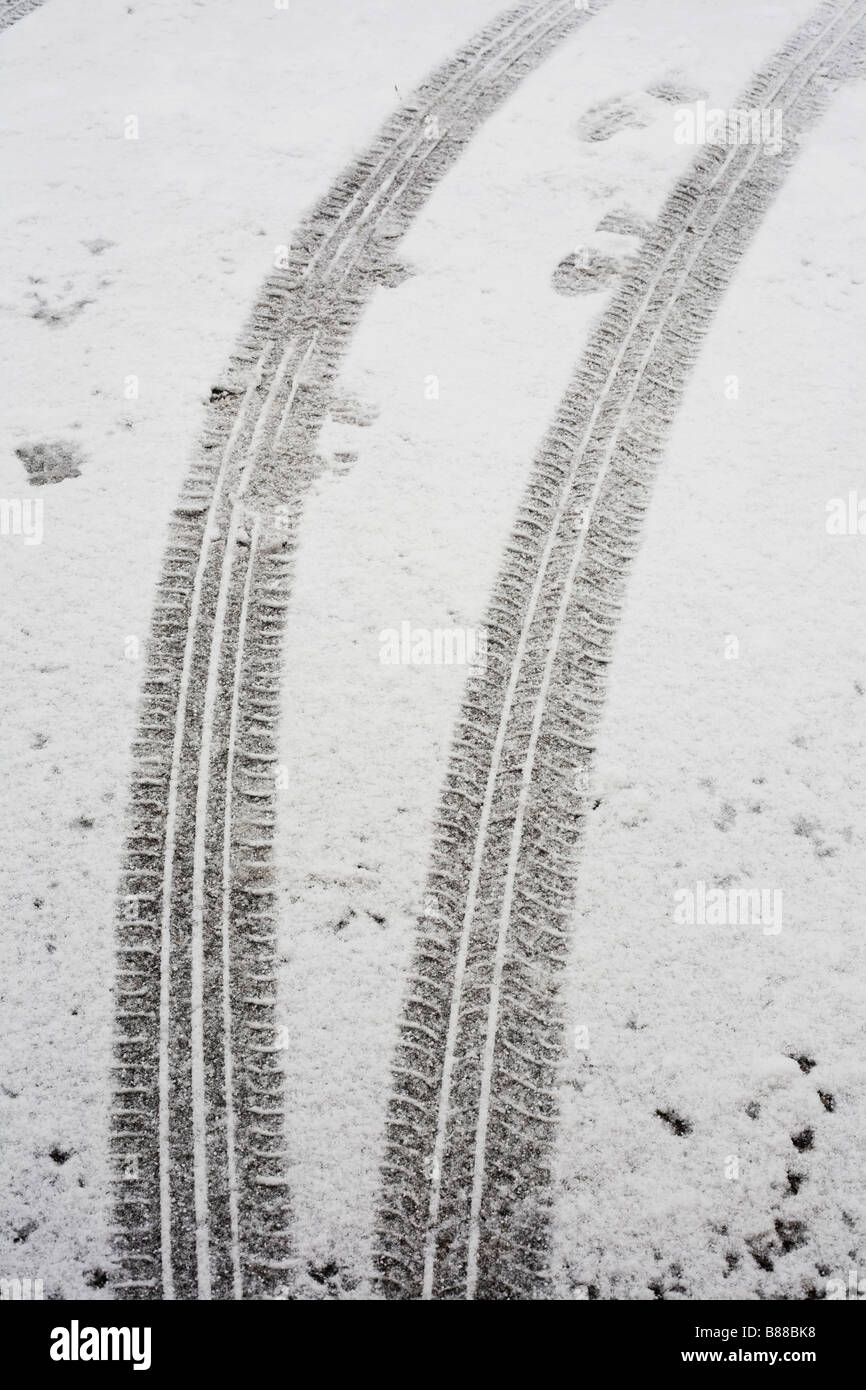 Tire tracks in the snow on a driveway in Newton, Porthcawl, Mid Glamorgan Stock Photo