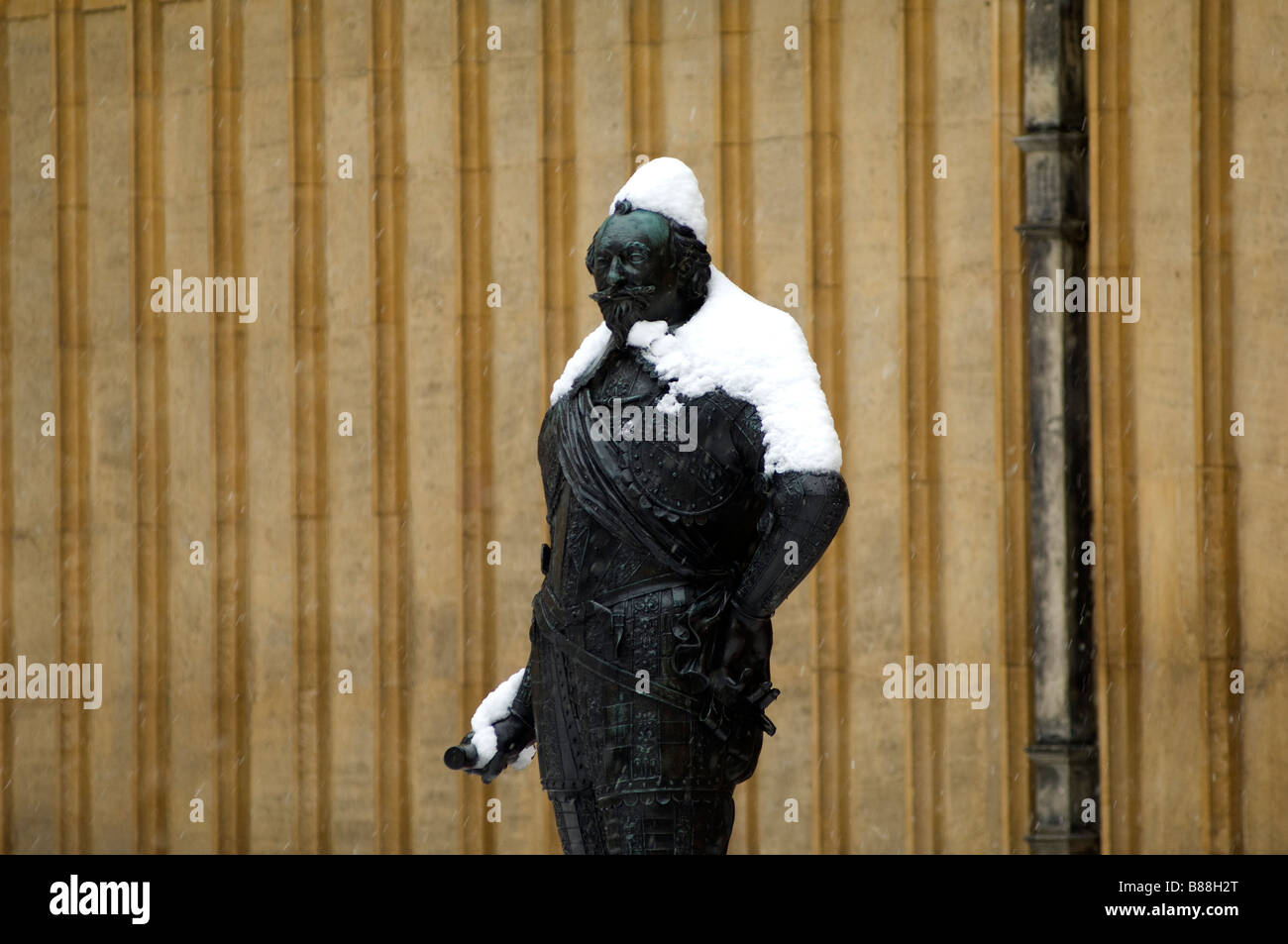 The statue at entrance to Bodlean Library in Radcliffe Quad at Oxford