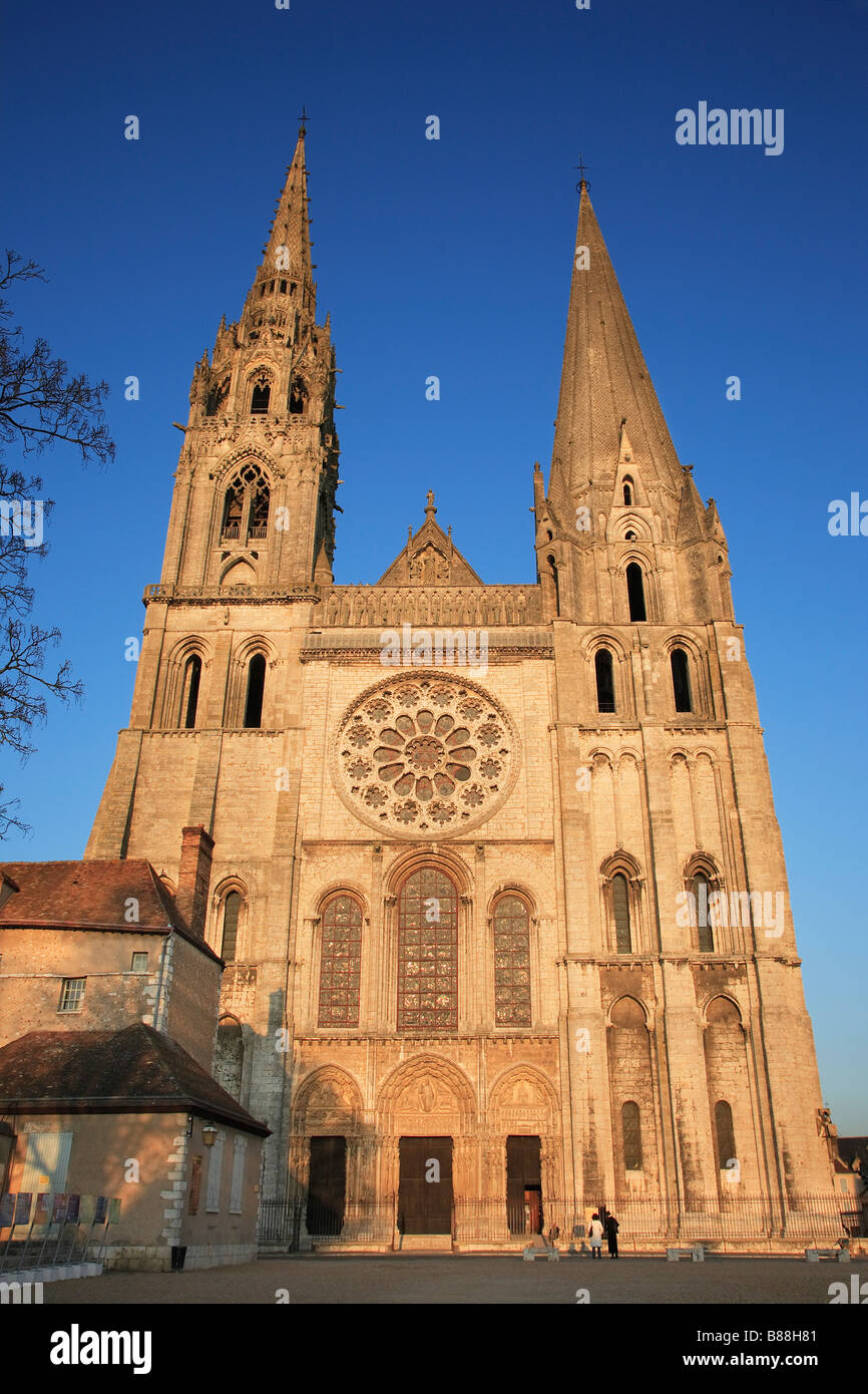 West facade notre dame hi res stock photography and images Alamy