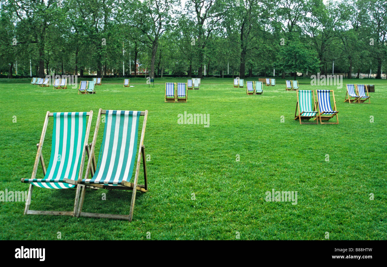 Deck chairs green park hi-res stock photography and images - Alamy