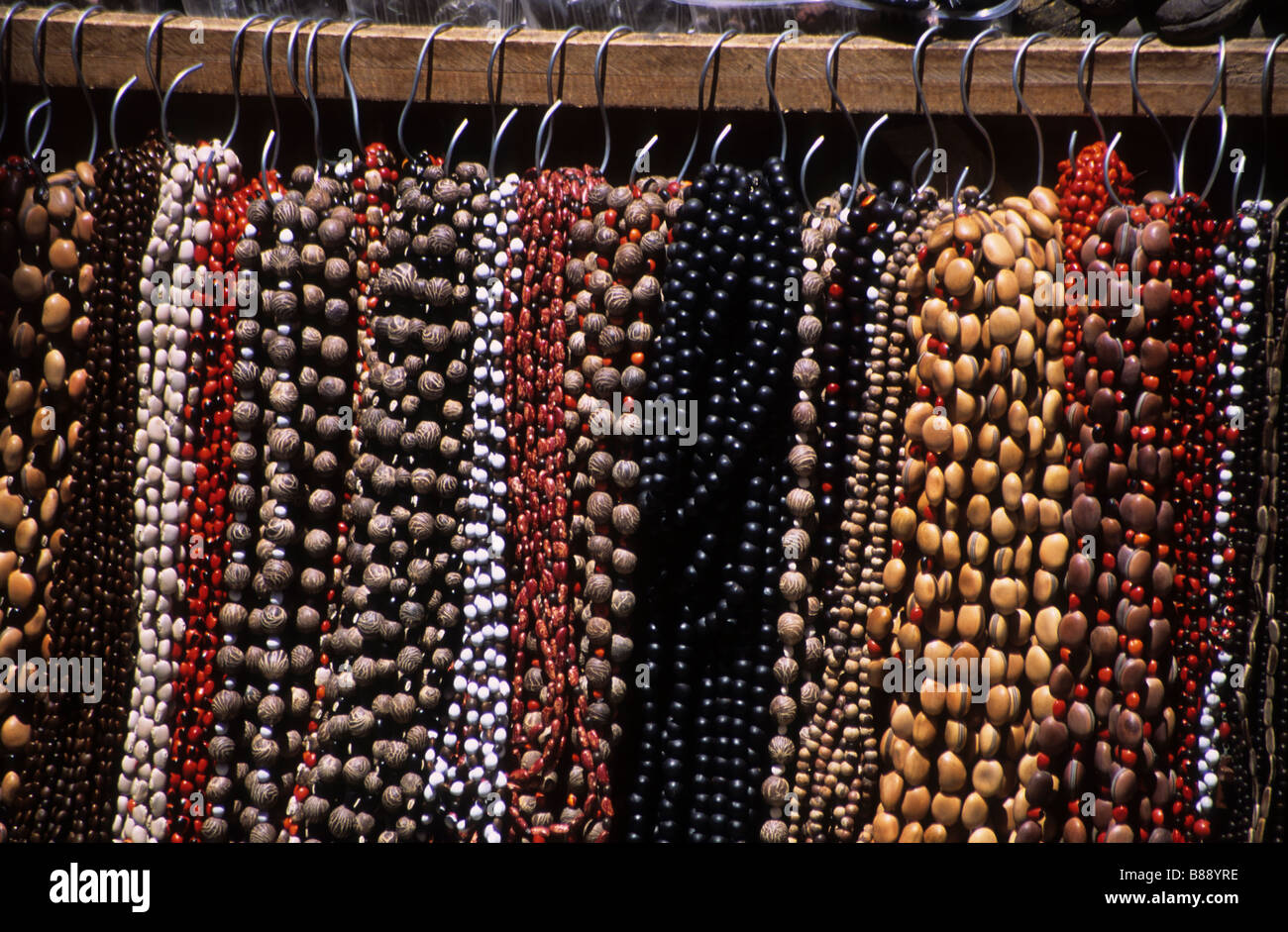 kort Dodge værdi Necklaces made of jungle seeds on stall, Witches Market, La Paz, Bolivia  Stock Photo - Alamy