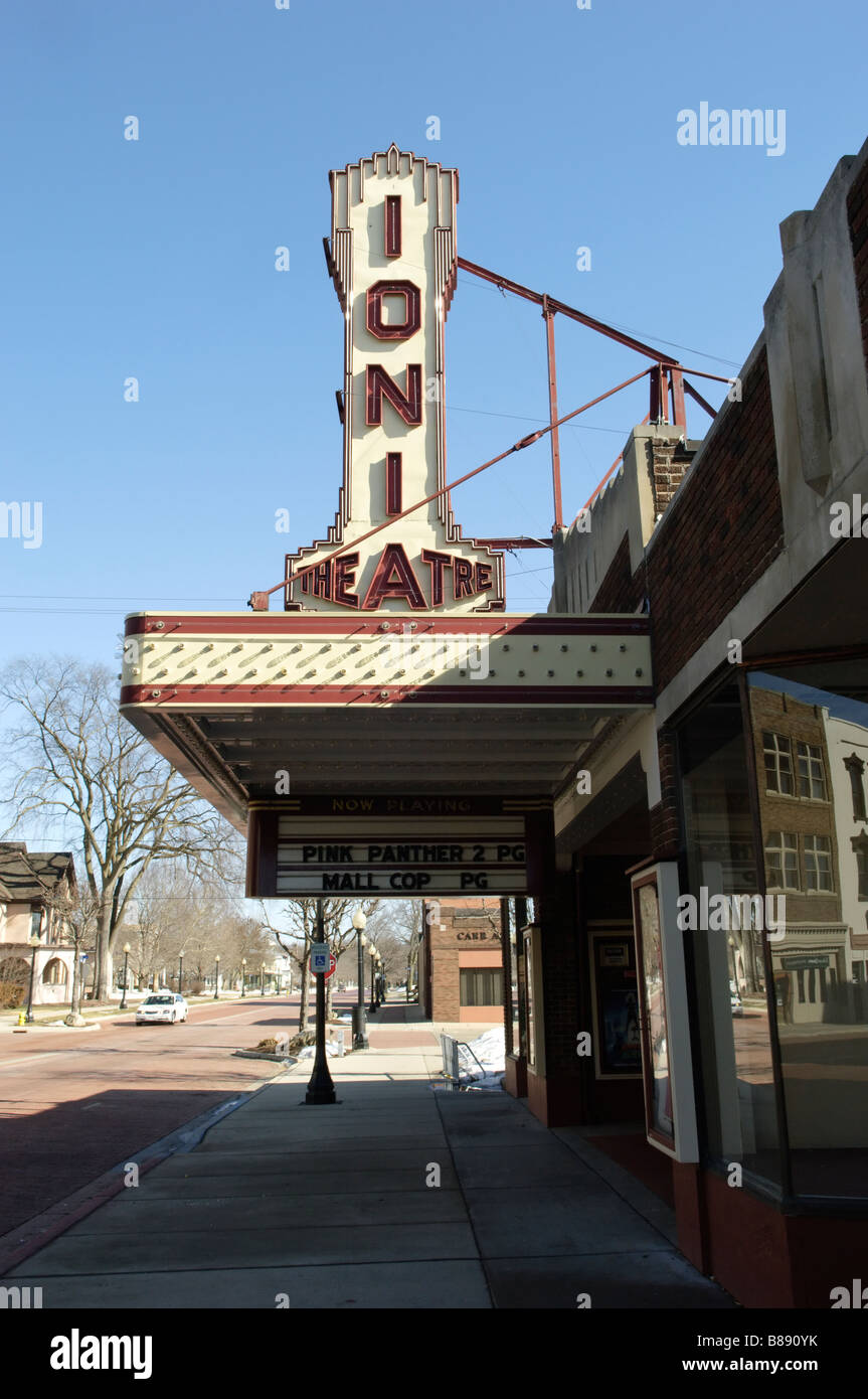 Movie theatre building hires stock photography and images Alamy