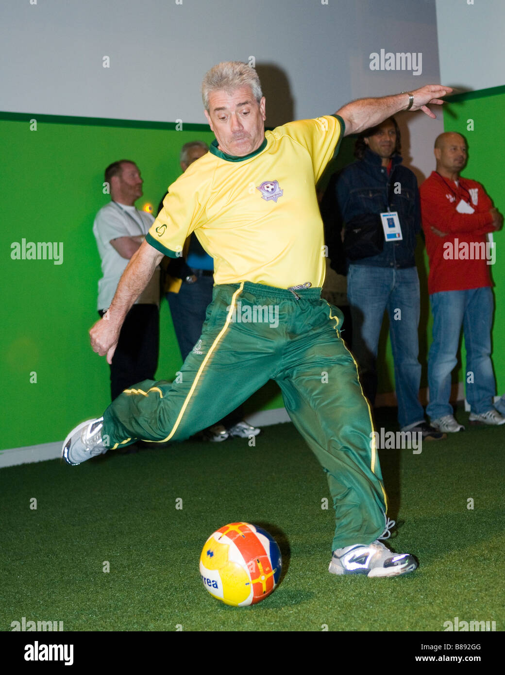 Kevin Keegan demonstrating a penalty shootout at Soccer Circus, Glasgow. Stock Photo