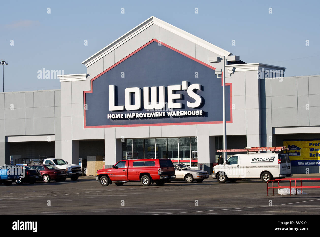Lowes retail hi res stock photography and images Alamy