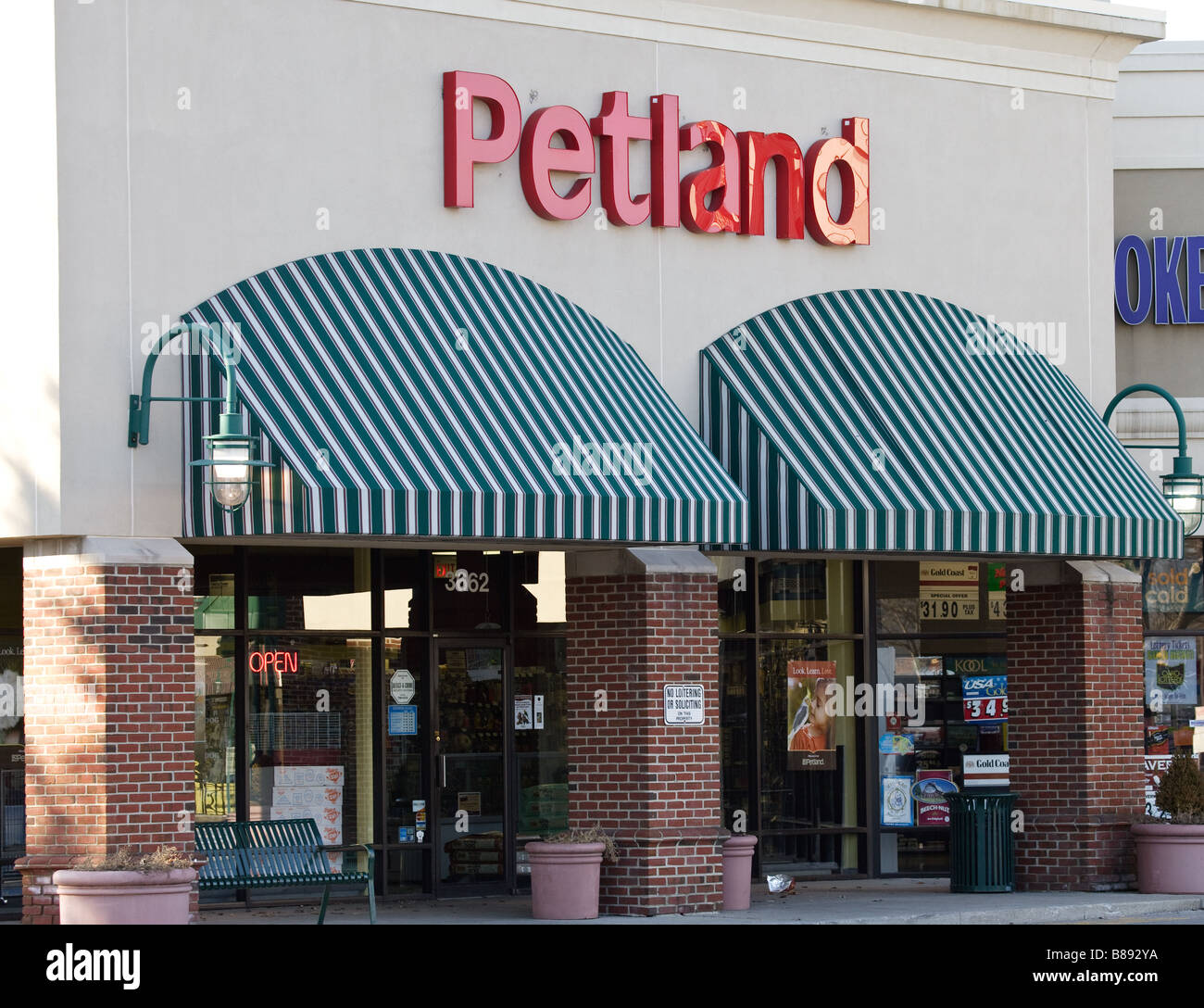 A Petland retail store Stock Photo