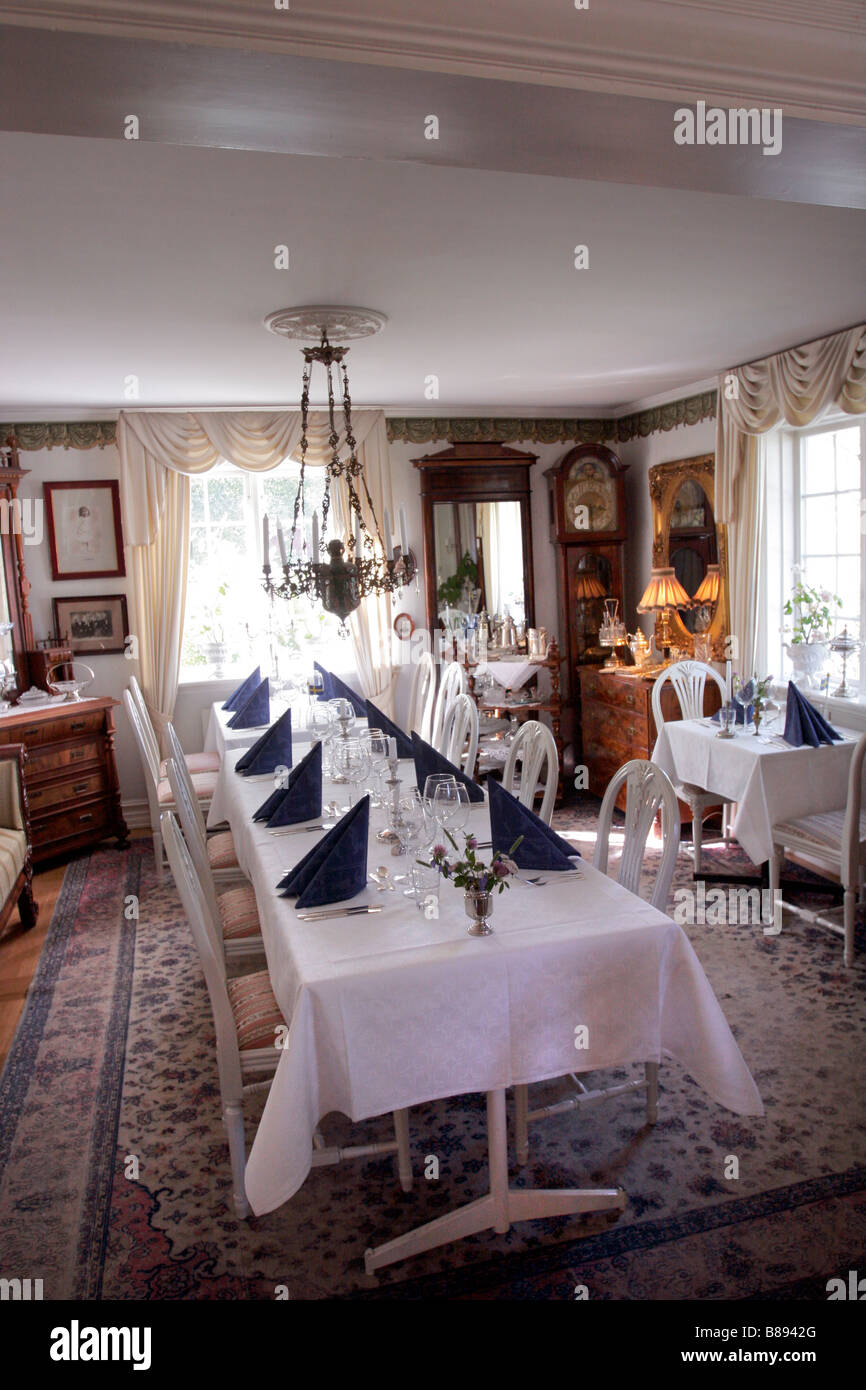 A dining table made up for an elegant dinner Stock Photo Alamy