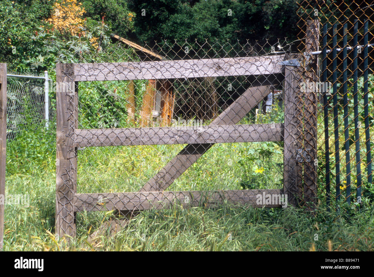 Diagonal piece supports wooden gate Stock Photo Alamy