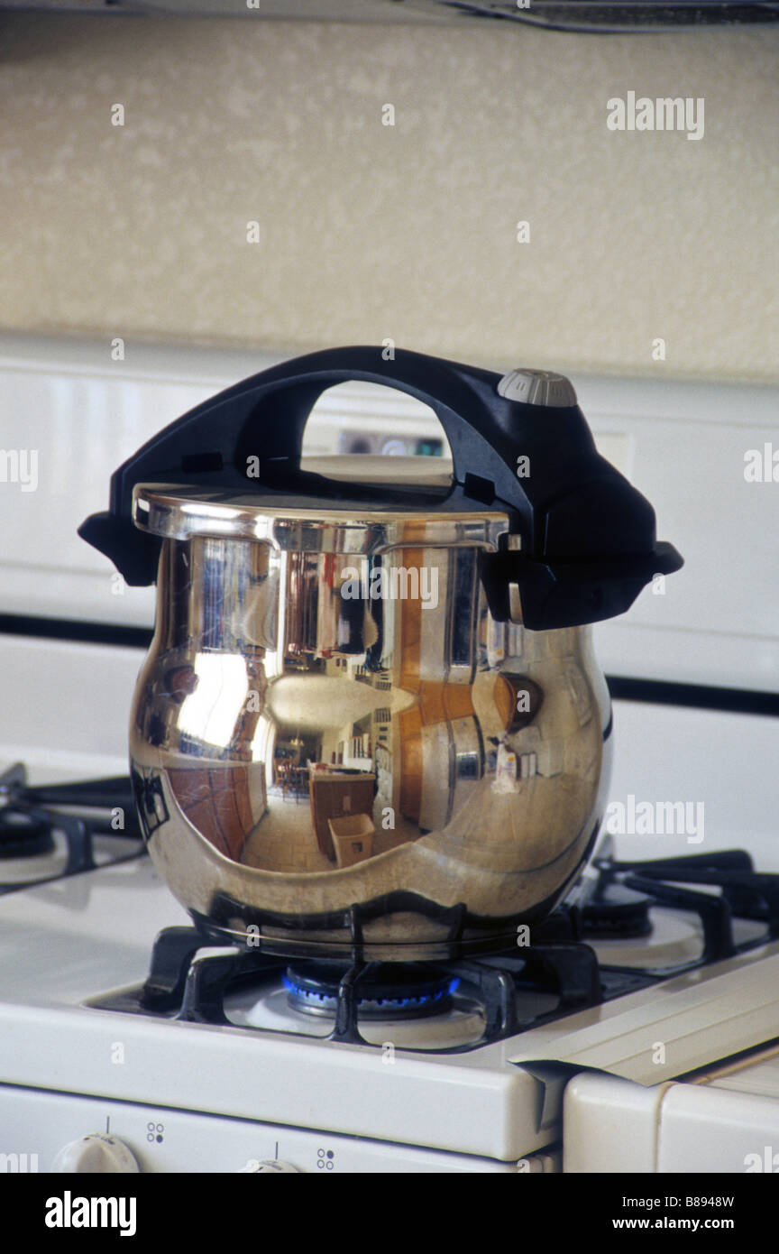 Pressure cooker hires stock photography and images Alamy