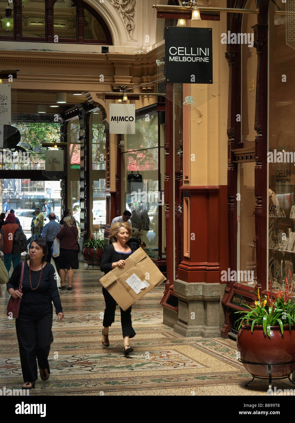 SHOPPERS INSIDE THE BLOCK ARCADE MELBOURNE VICTORIA AUSTRALIA Stock ...