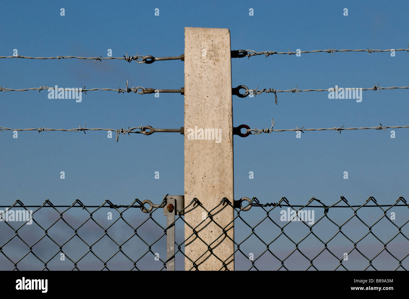 Concrete fence post barbed wire hires stock photography and images Alamy
