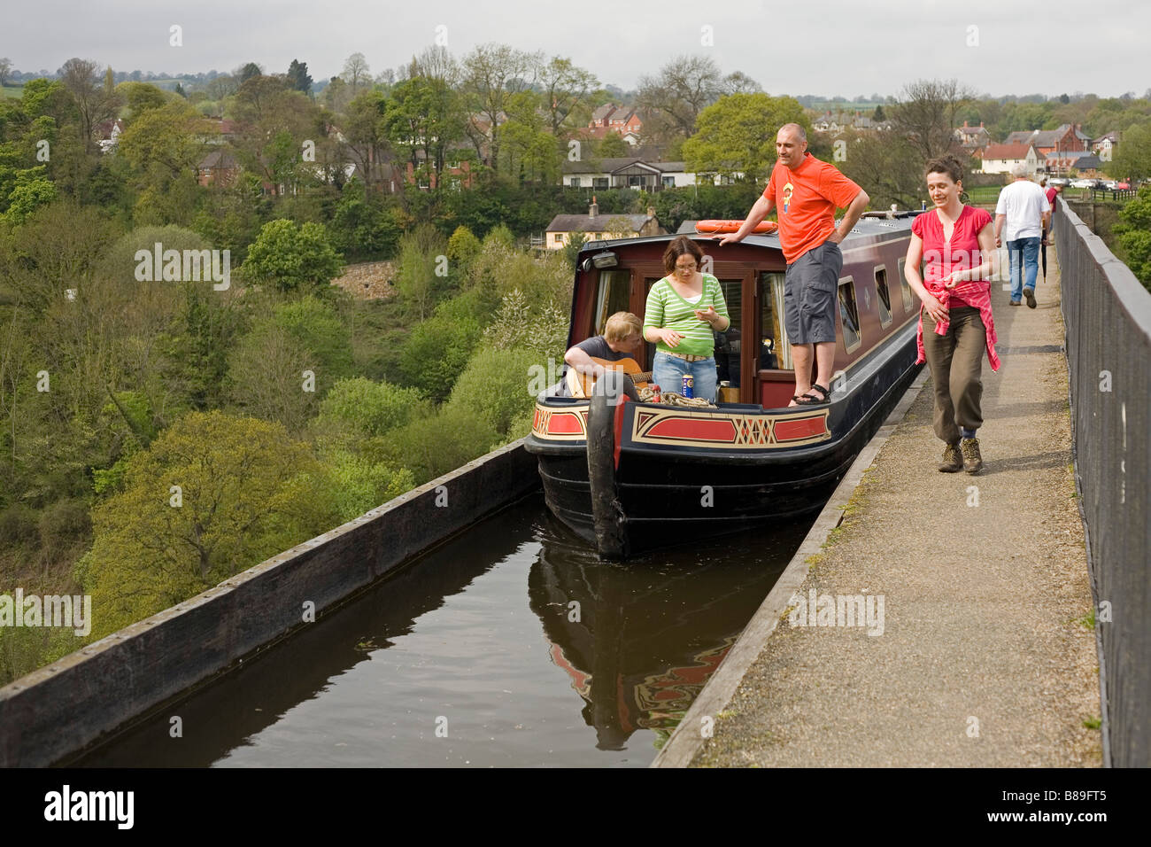 Froncysyllte Aqueduct with barge and pedestrians travelling over it Stock Photo