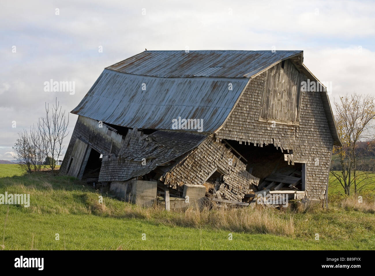 Collapsing barn in vermont usa hires stock photography and images Alamy