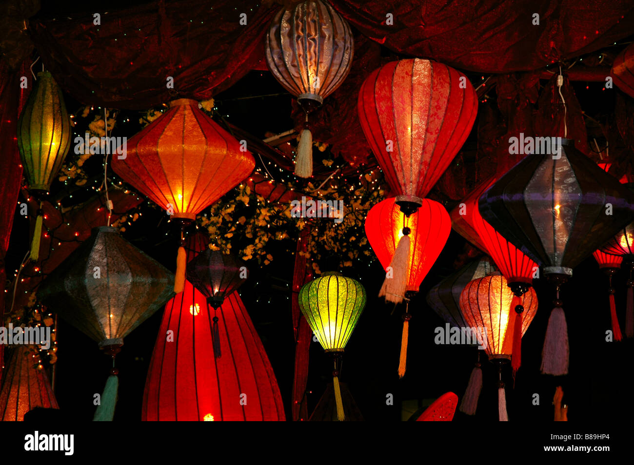light up hanging paper lanterns