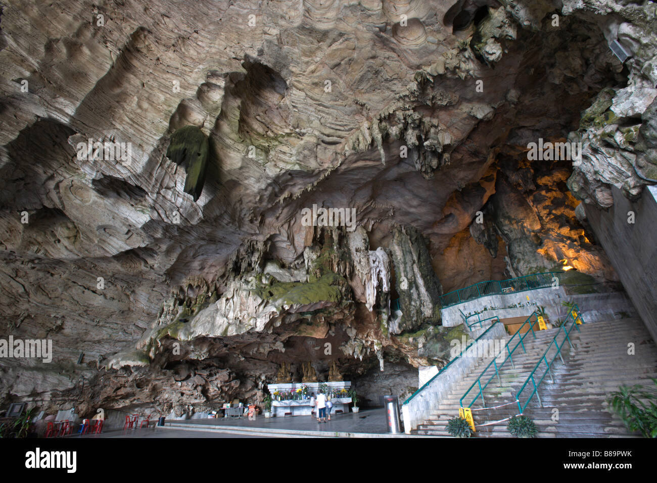 Tempurung gua Caving in