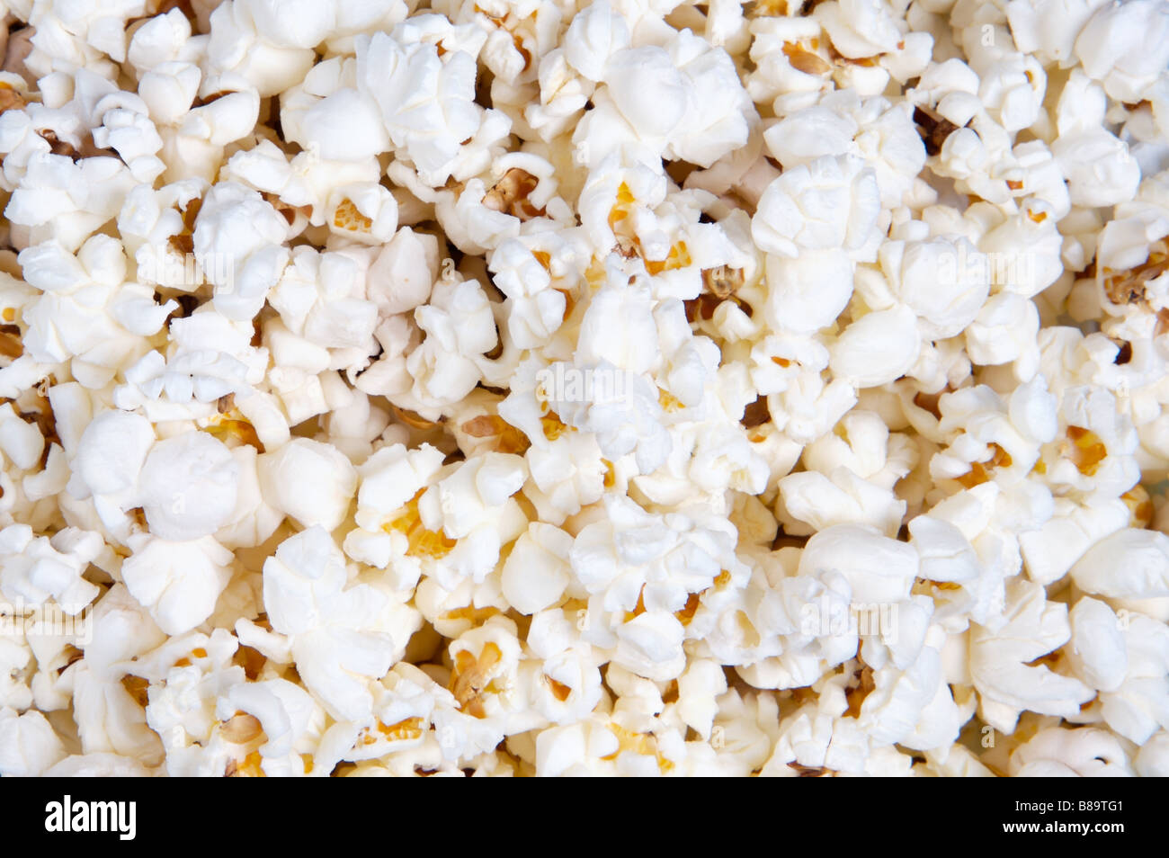 Closeup of oil popped popcorn focus in the center Stock Photo Alamy