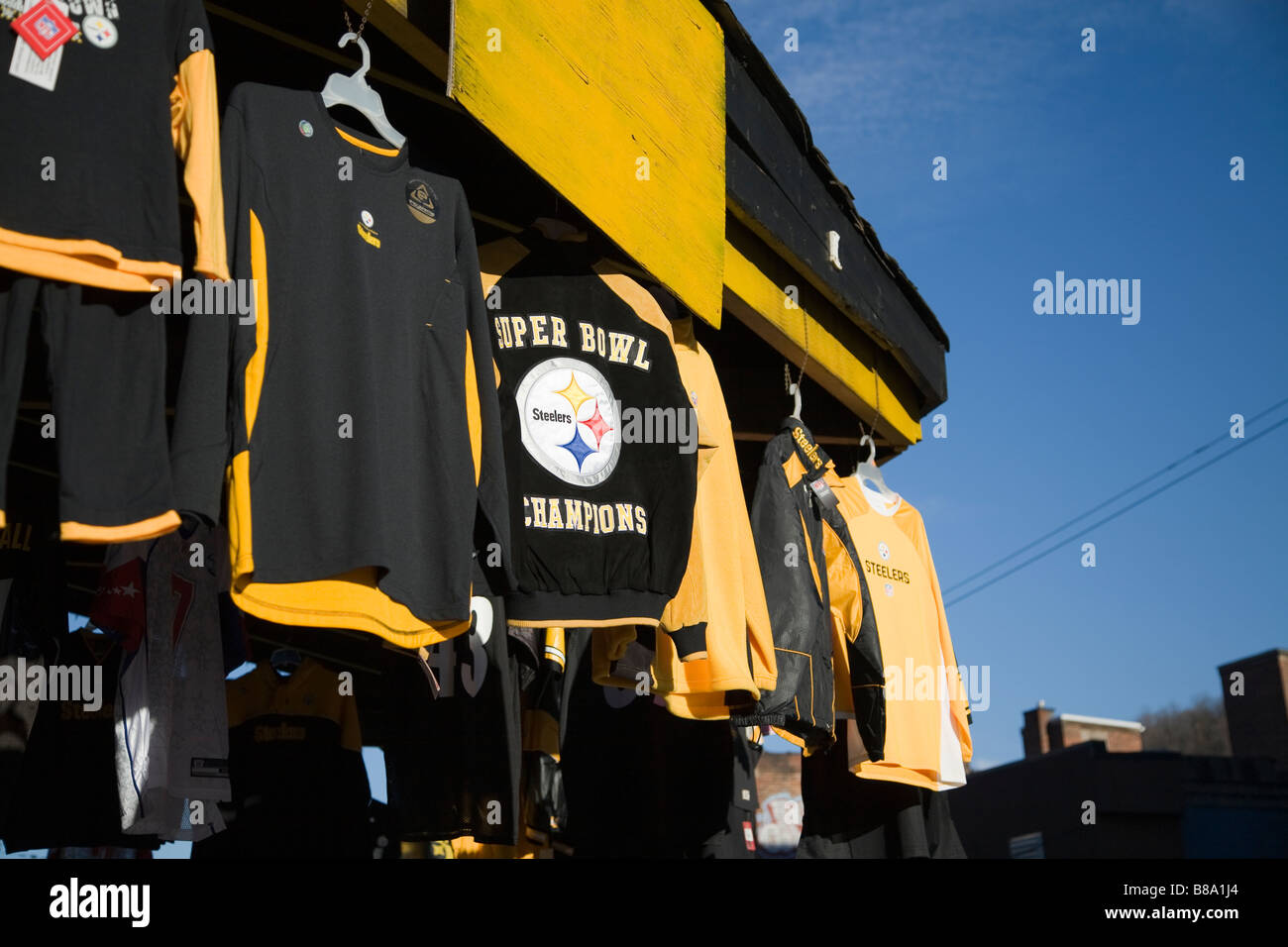 Shop selling Pittsburgh Steelers Clothing Stock Photo - Alamy