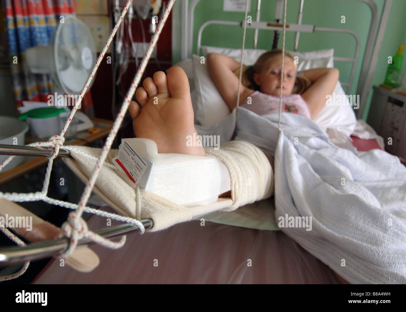 Leg traction hi-res stock photography and images - Alamy