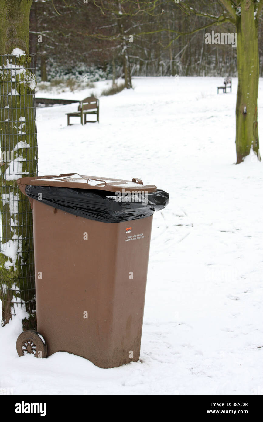A brown recycling bin in the snow on a Winters day in the East Midlands Stock Photo