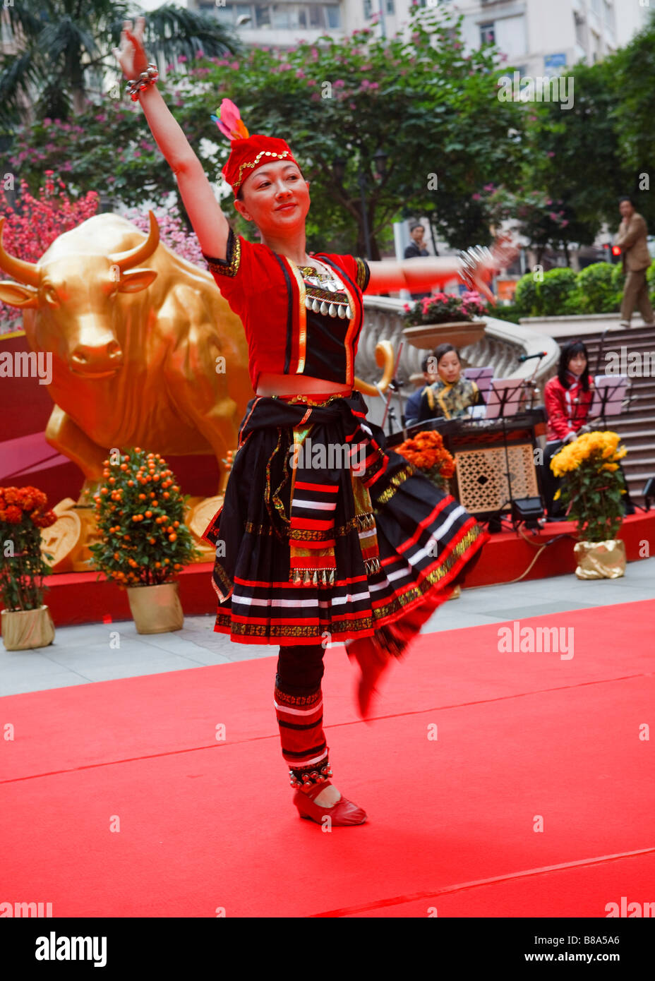 Traditional costume hong kong hires stock photography and images Alamy