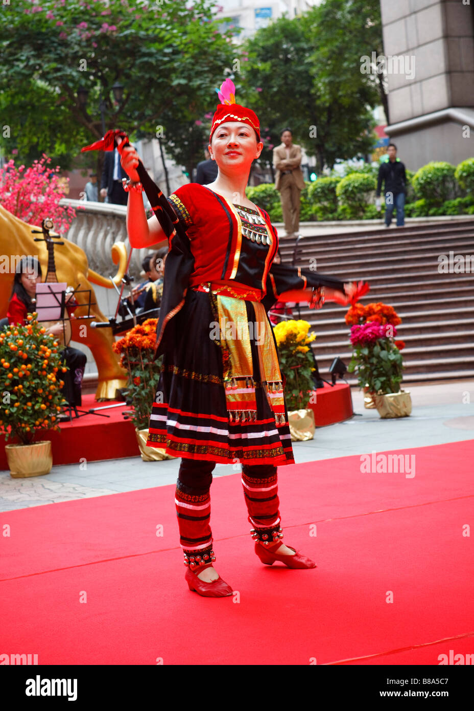 Traditional costume hong kong hires stock photography and images Alamy