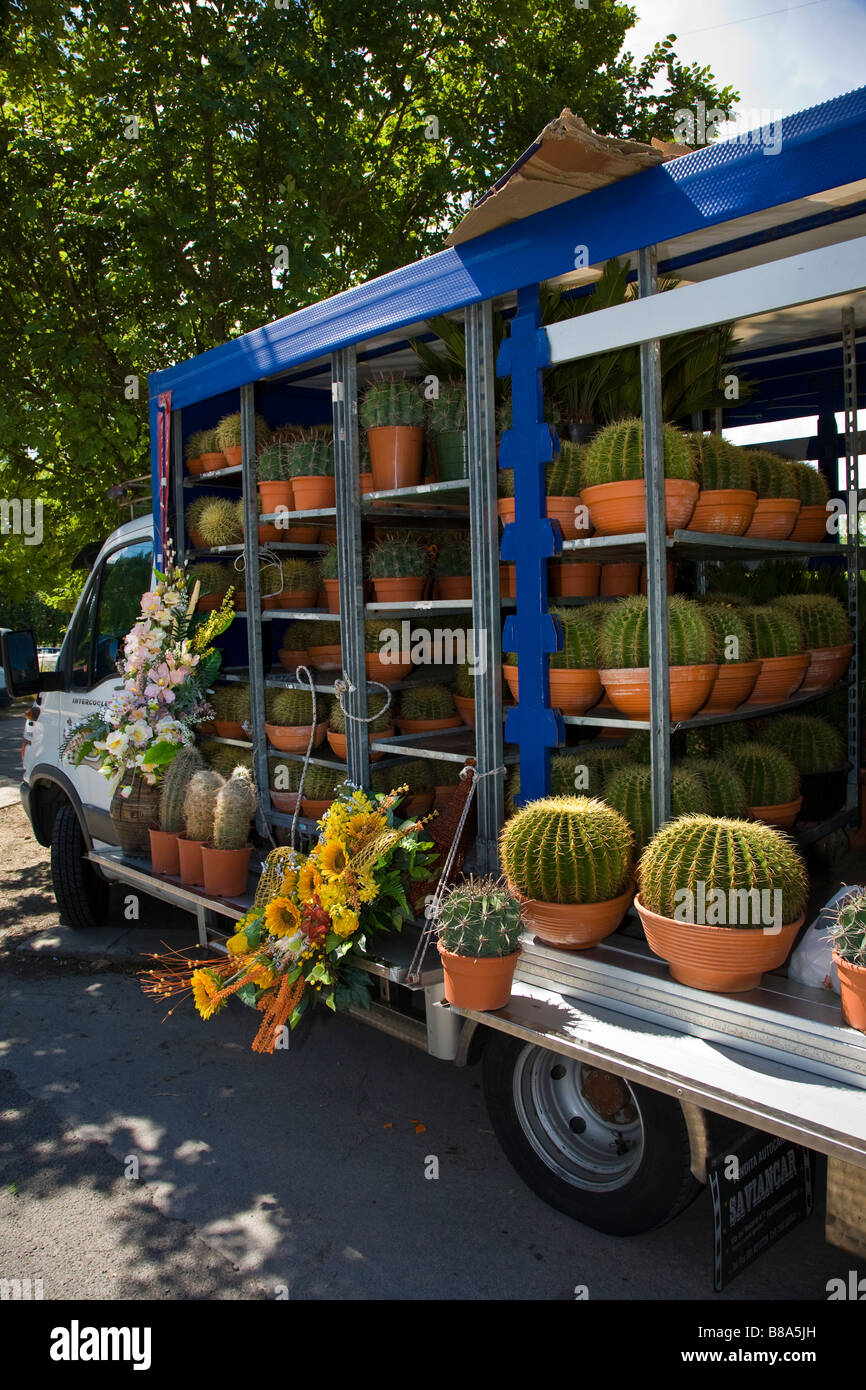 Selling plants van hires stock photography and images Alamy