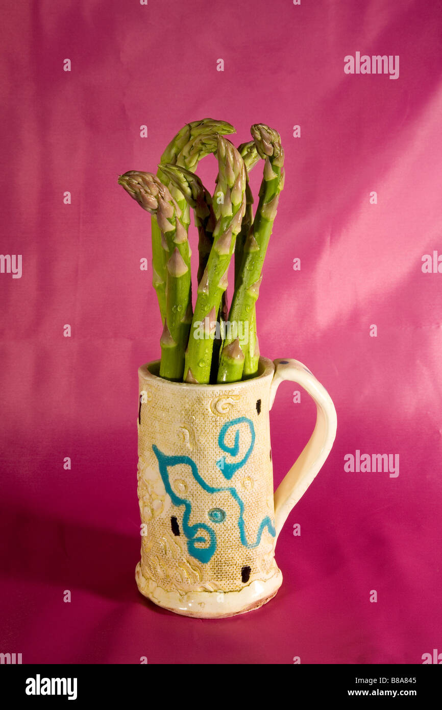 Spears of fresh asparagus hi-res stock photography and images - Alamy