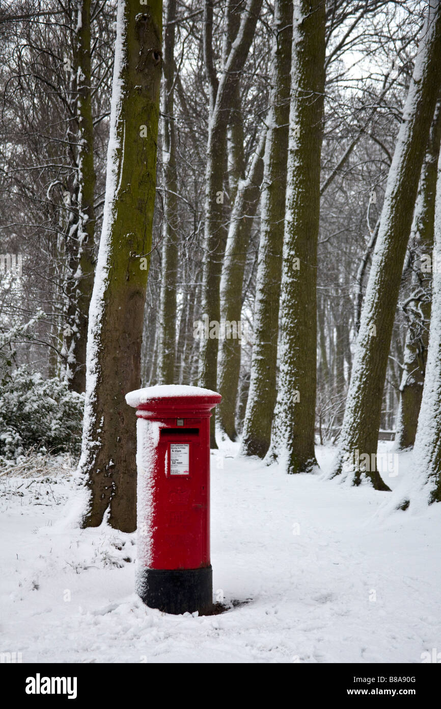 Red pillar box hires stock photography and images Alamy